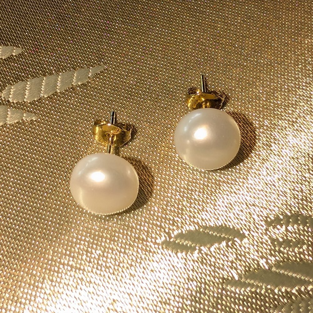 14kt yellow gold button freshwater pearl earrings